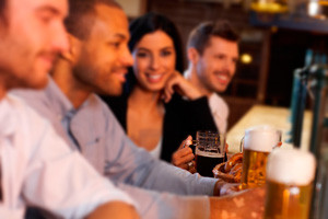 People at a bar, drinking beer.